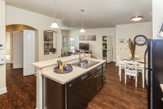 Foto del edificio - Trail Ridge at Woodland Park Apartments