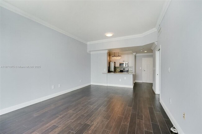 Building Photo - 1155 Brickell Bay Dr