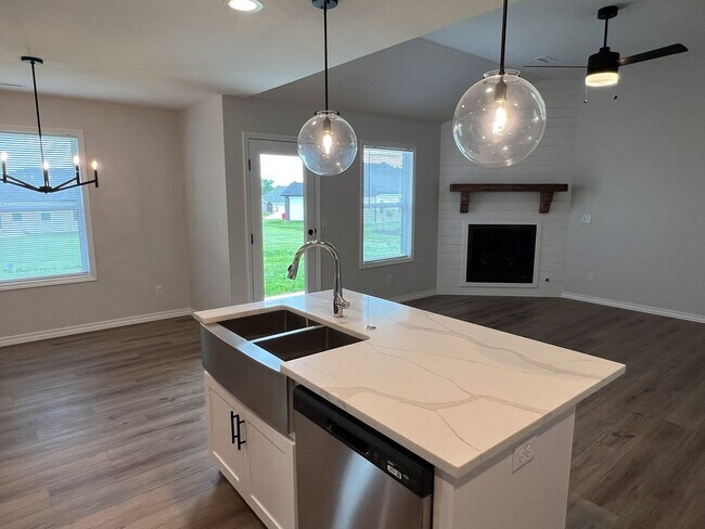 Foto del edificio - PRE-LEASING! South Nixa 3 Bedroom Family Home