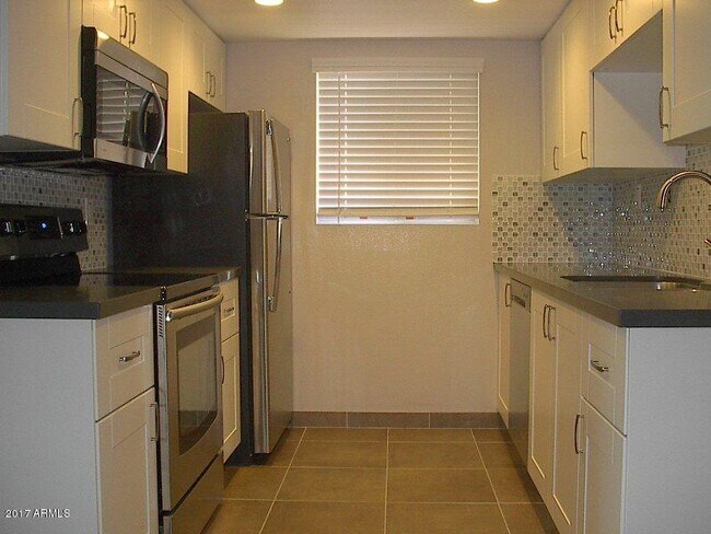 Foto del edificio - 7430 E Chaparral Rd