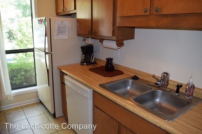 Foto del edificio - 3 br, 2 bath Apartment - 6-7 Tall Pines Way