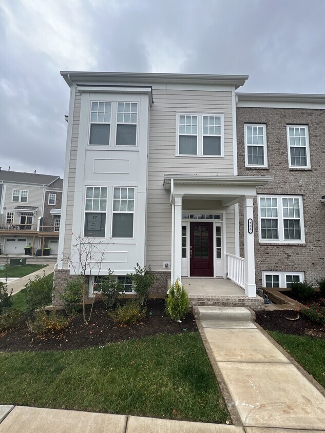 Primary Photo - 733 Chard Ln.