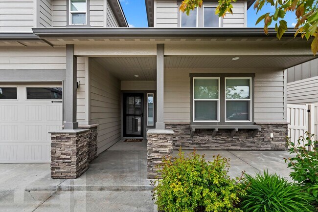 Building Photo - 4 bedroom, 3 bathroom House in Boise!