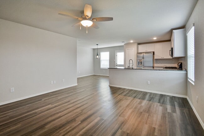 Building Photo - TWO WEEKS FREE!!  CHARMING HOME IN DESIRED...