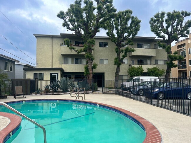 Foto del edificio - 11018 Moorpark St