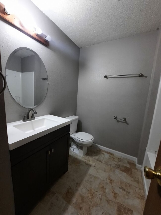 Building Photo - 4 BED | 2 BATH | HOME | RAPID VALLEY