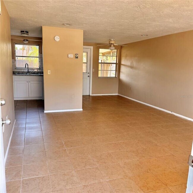 Building Photo - 5401 Pasadena Dr