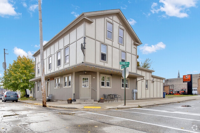 Building Photo - 527 W Main St