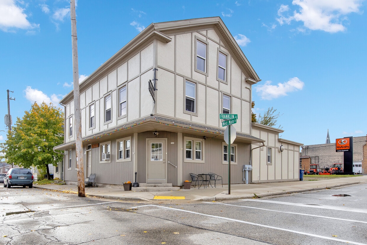 Primary Photo - 527 W Main St