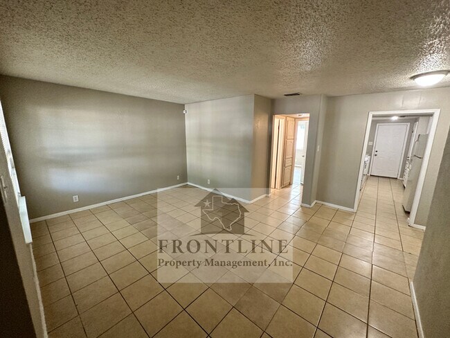 Foto del edificio - 926 N Riverside Dr