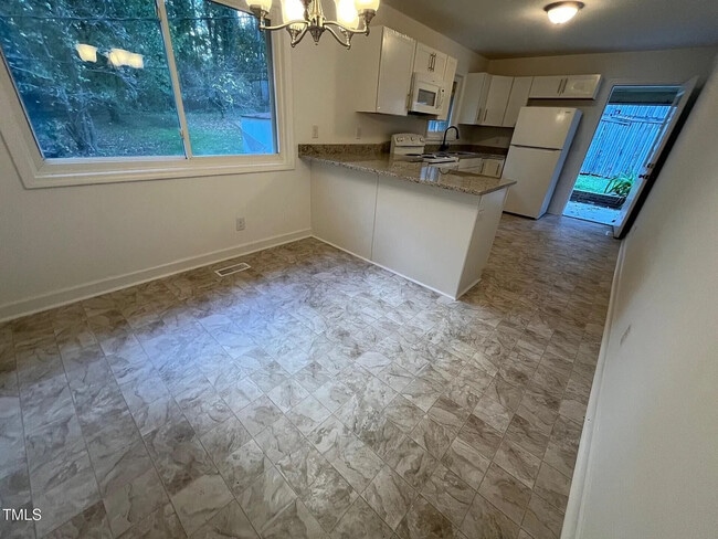 Building Photo - Room in Single Family Home on Forge Rd