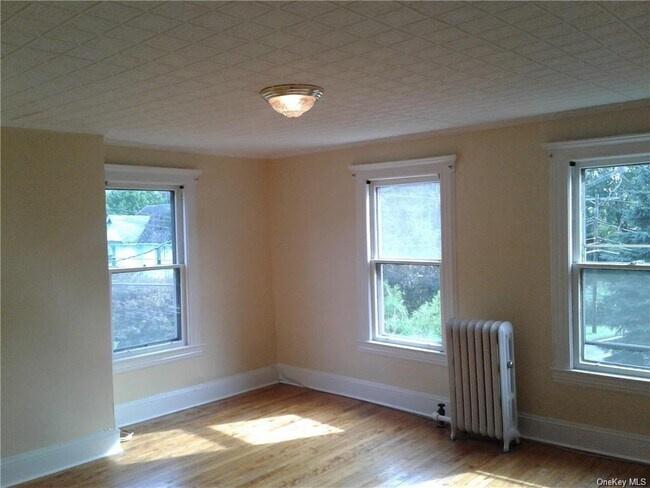 Building Photo - 66 Monsey Heights Rd