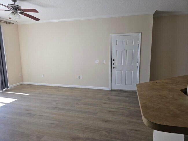 Foto del edificio - 8308 Myrtlewood Cir W