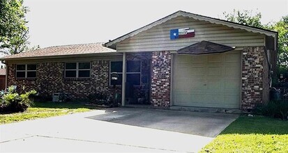 Building Photo - 861 Russell Ln