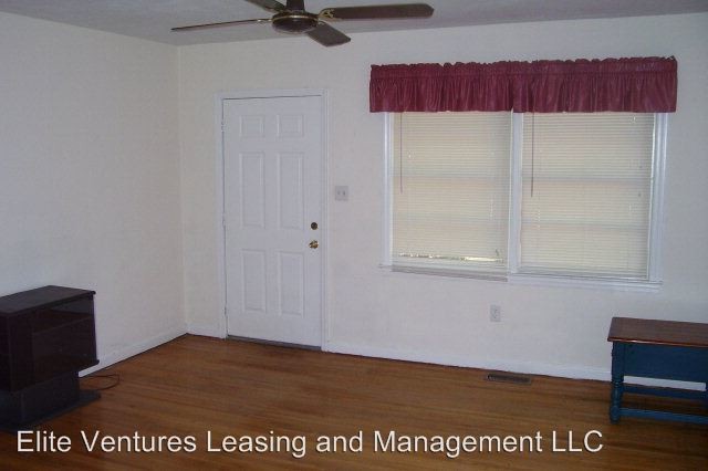 Building Photo - 3 br, 1 bath House - 956 Lake Rushin Dr