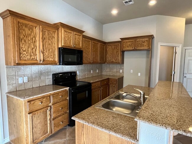Building Photo - Wonderful 4 bed, 2 bath 3 car in Falcon Ri...