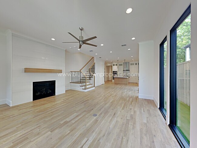 Foto del edificio - 4419 Emerson Ave