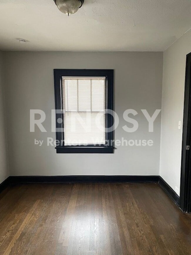 Building Photo - 576 S Oxford Ave