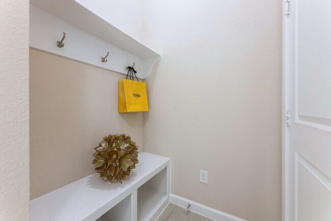 Foto del edificio - 19642 Travis Cannon Ln