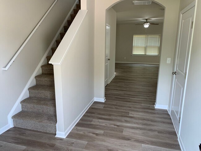 Foto del edificio - 7327 Neal Rd