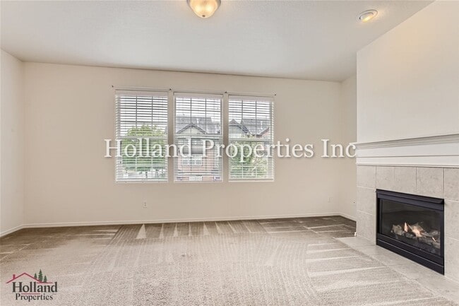 Building Photo - 3594 SE Ironwood Ave