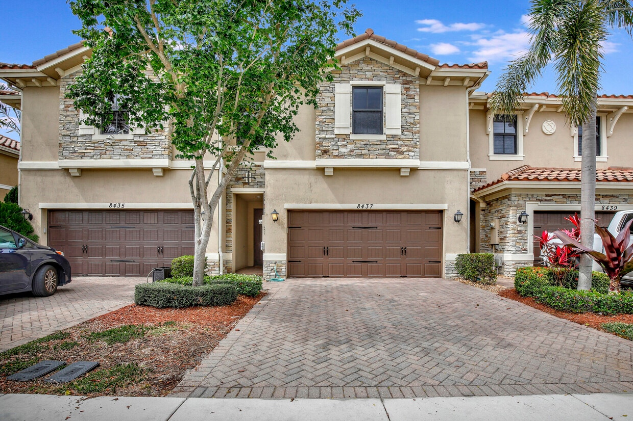 8437 Lakeview Trail, Parkland, FL 33076 Townhome Rentals in Parkland