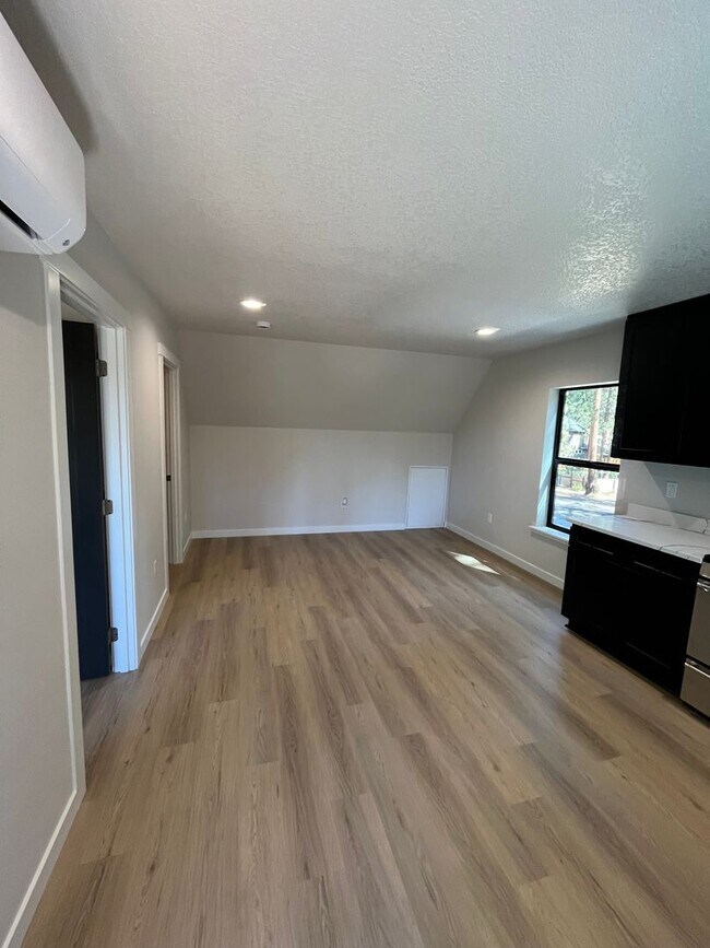 Foto del edificio - Spectacular BRAND NEW 1-bed/1-bath apartment with Mt Views! ***Utilities included!***