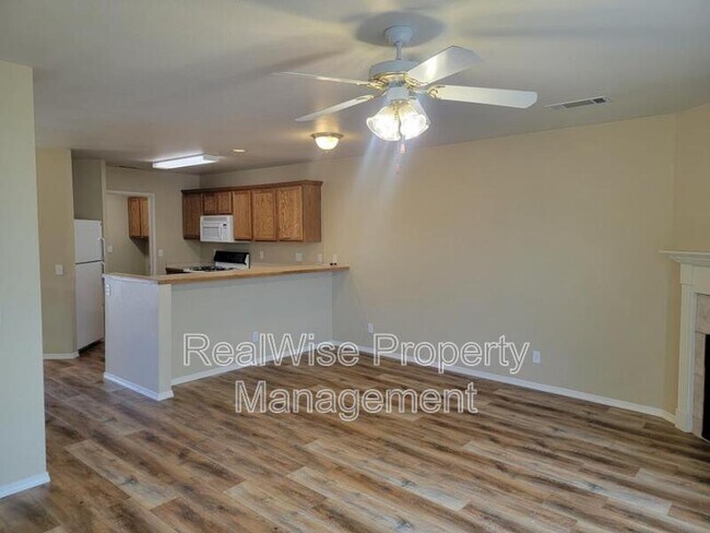 Building Photo - 2080 NE Chanel Ct