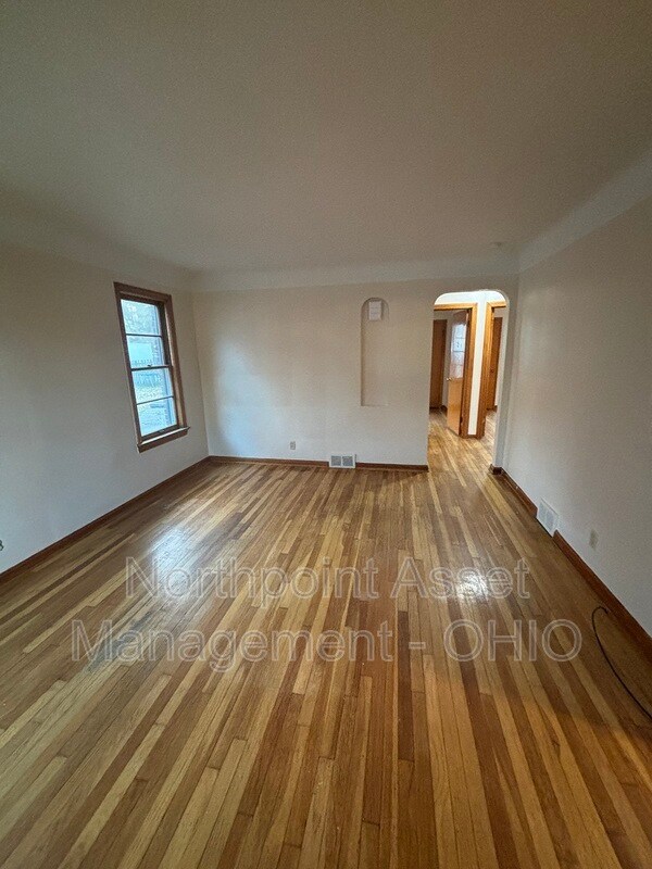 Building Photo - 21270 Goller Ave