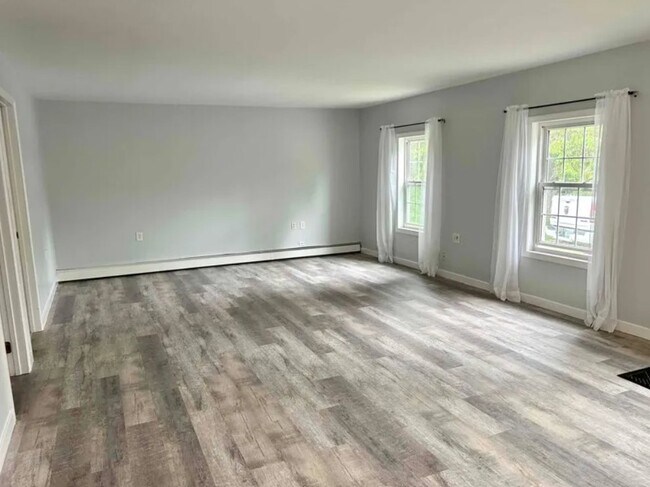 Building Photo - 882 Fuller Rd