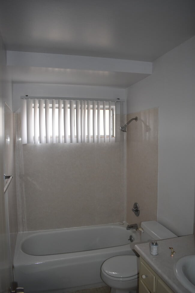 Foto del edificio - 17011 Pinehurst Ln