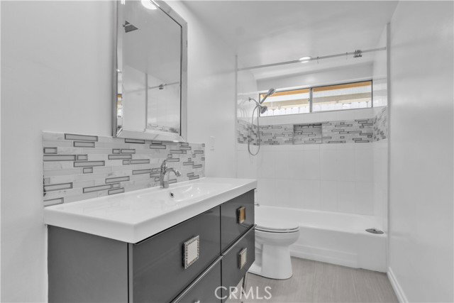 Foto del edificio - 16433 Kingsbury St
