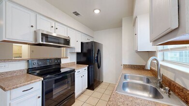 Building Photo - 2614 Lazy Ridge Dr