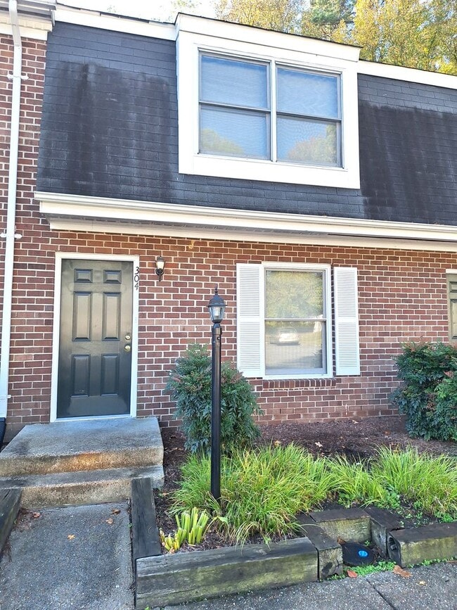 Building Photo - 302 Susan Constant Dr