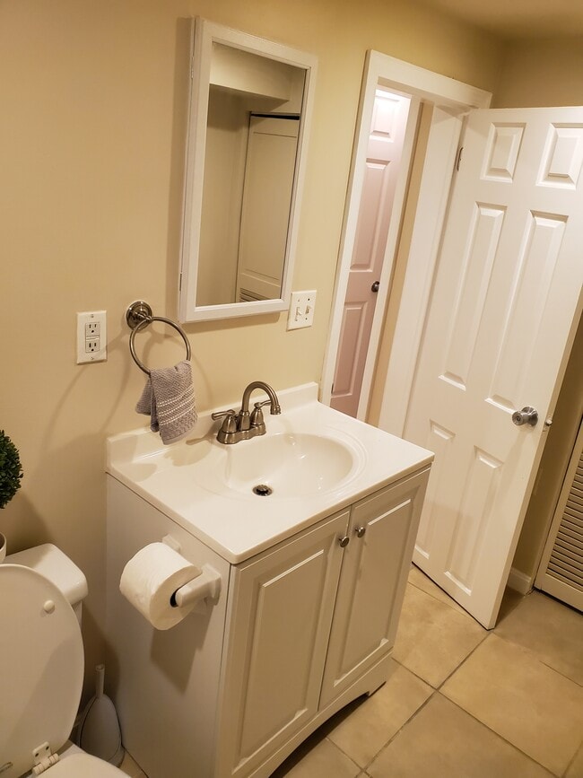 Bathroom - 129 Thomas St NW