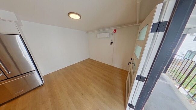 Foto del edificio - 685-695 East 16th Alley