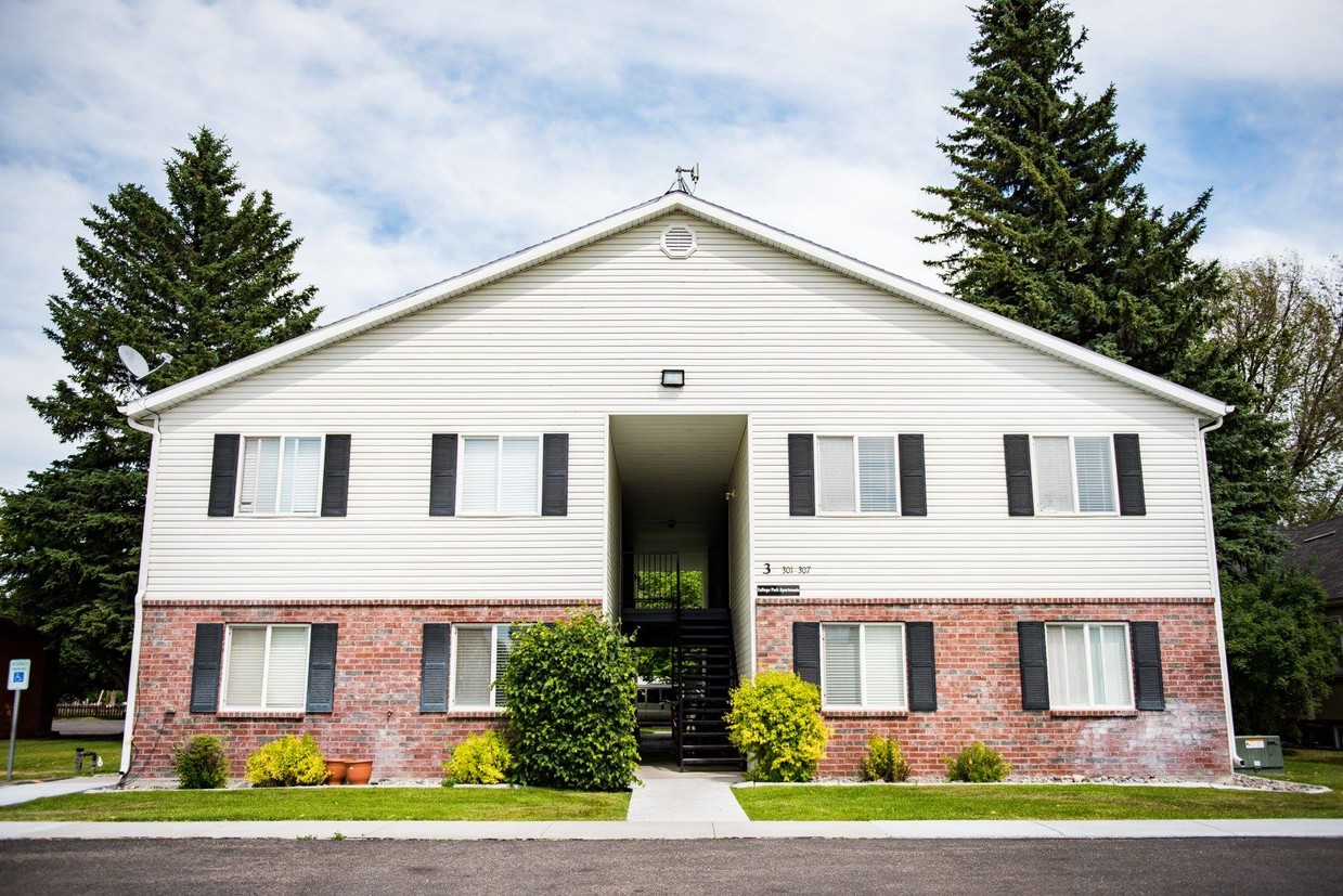 Primary Photo - College Park Apartments