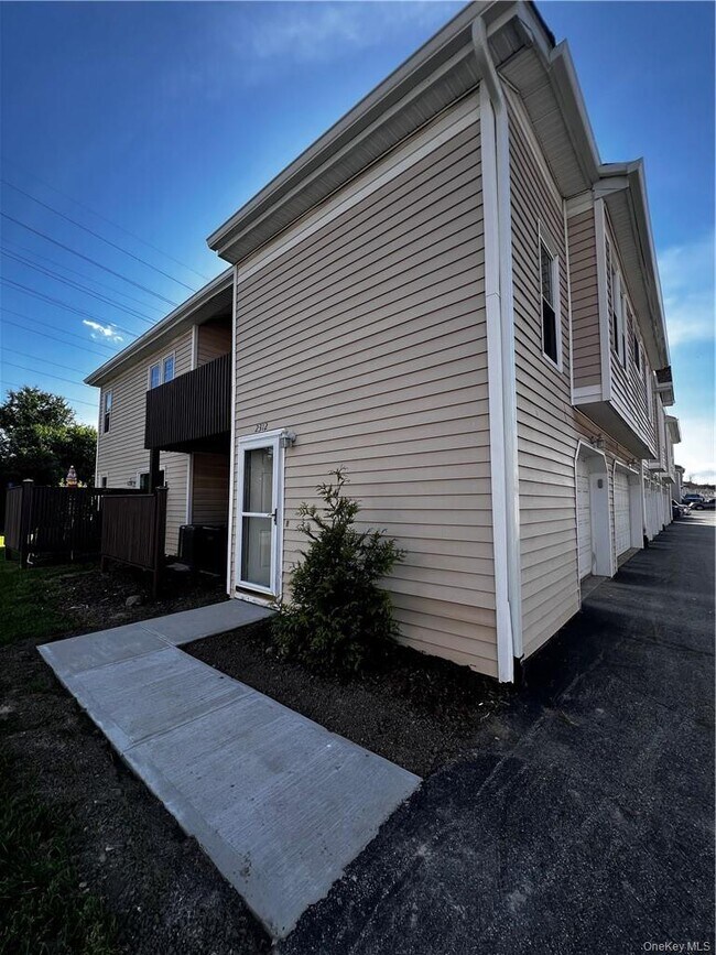 Foto del edificio - 2312 Whispering Hills Dr