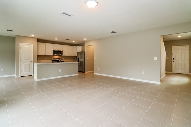 Building Photo - Redding Pointe