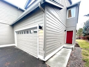 Building Photo - 2638 SW Cascade Mountain Ln