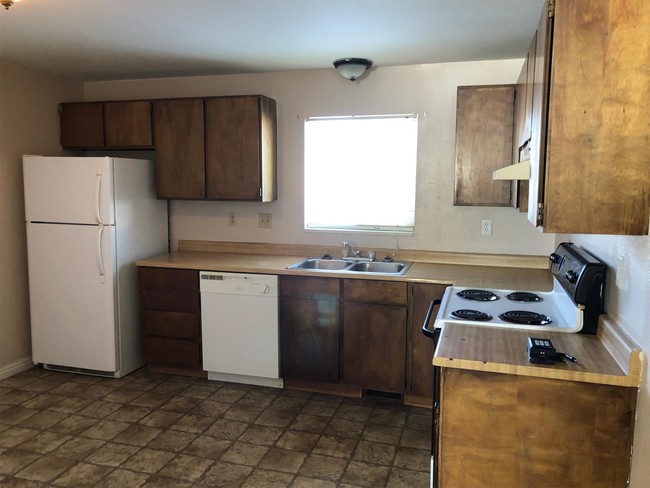 Building Photo - 104 W 250 S