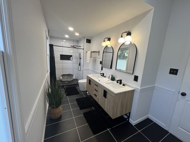 Foto del edificio - 3823 Jocelyn Dr