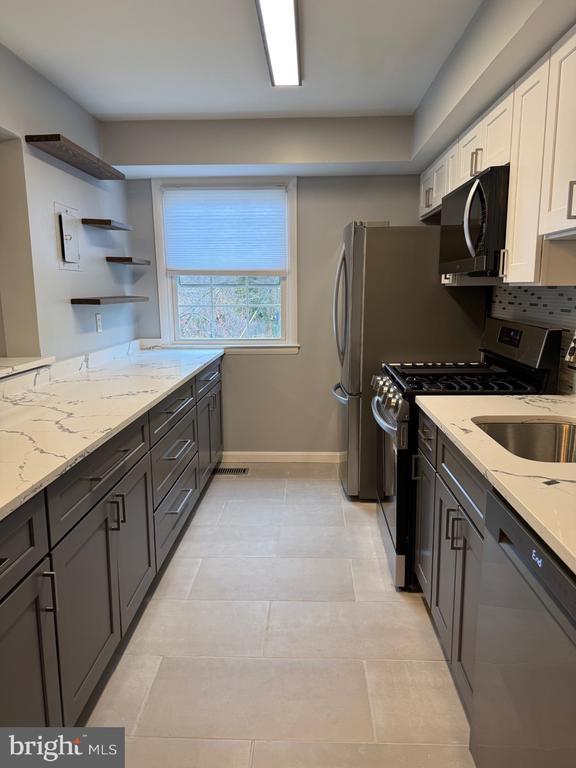 Building Photo - 317 Homeland Southway