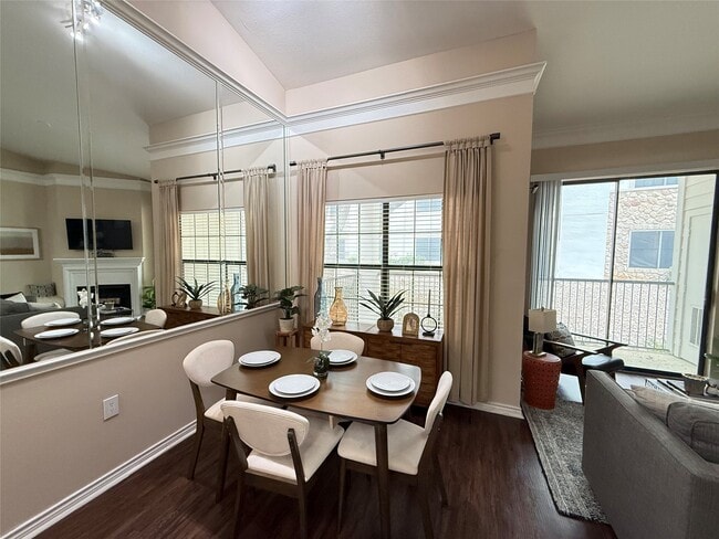 Foto del edificio - 6607 Brodie Ln