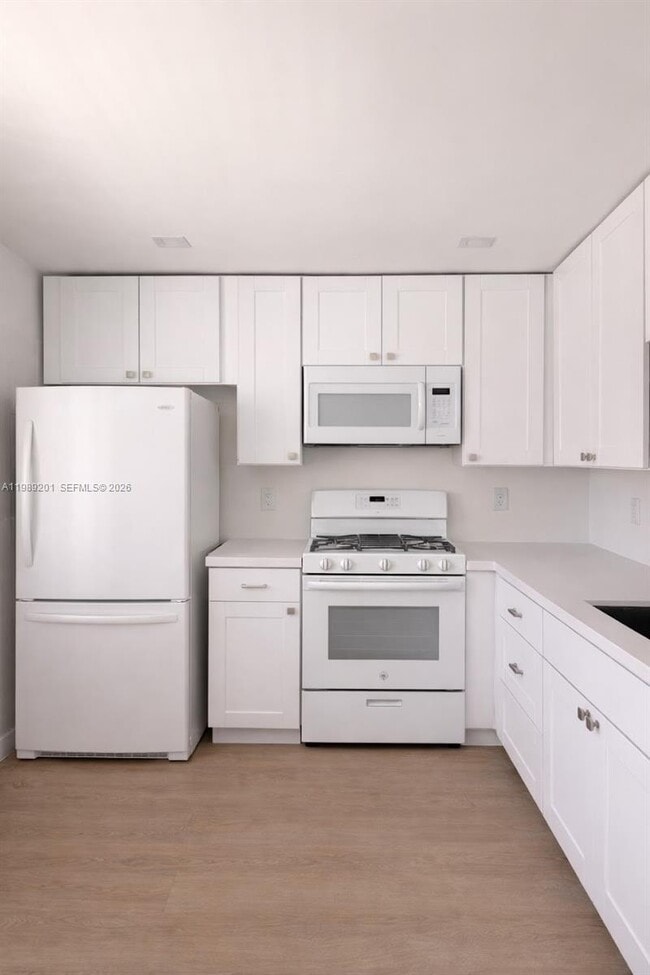 Building Photo - 218 NE 12th Ave