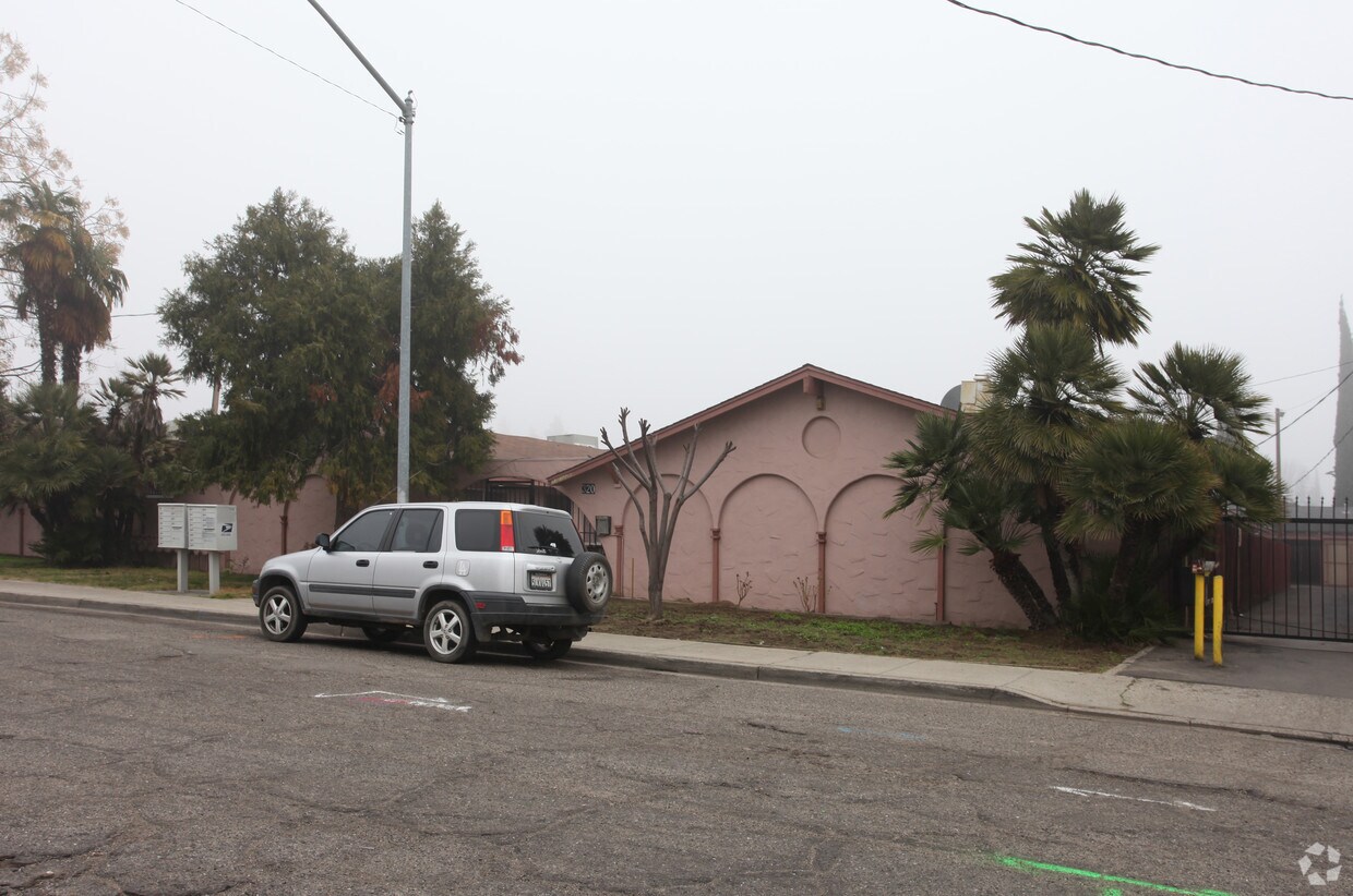 Building Photo - 300-340 Clifford Ave