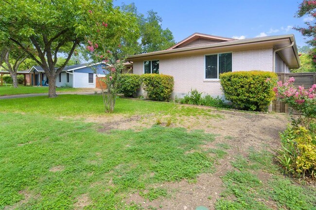 Building Photo - 1908 Redlands St