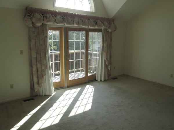 Building Photo - Lovely 2 bedroom, 2.5 bath townhome