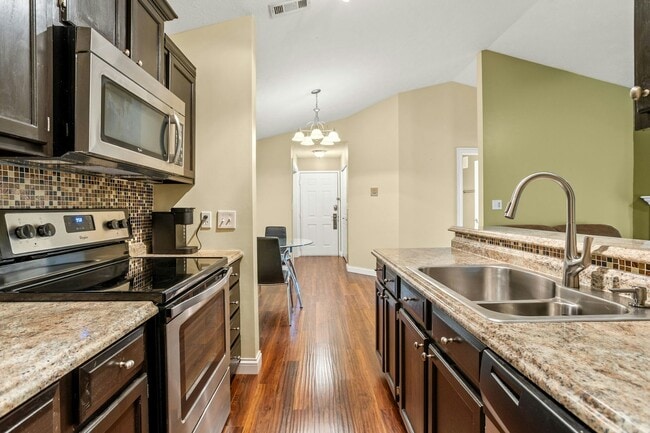 Foto del edificio - 4530 Village Ct