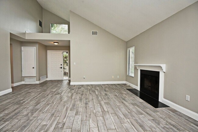 Foto del edificio - 621 Landings Pl